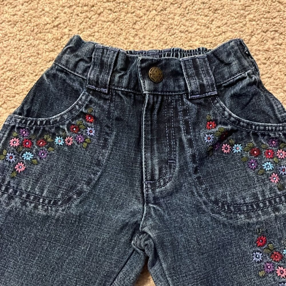OSHKOSH SIZE GIRLS 2T EMBROIDERED FLARE JEANS - Picture 2 of 6